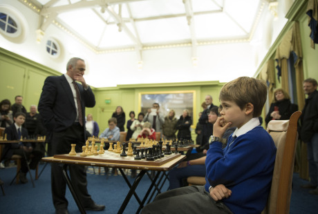 The 'Queen of Chess' who defeated Kasparov - BBC News