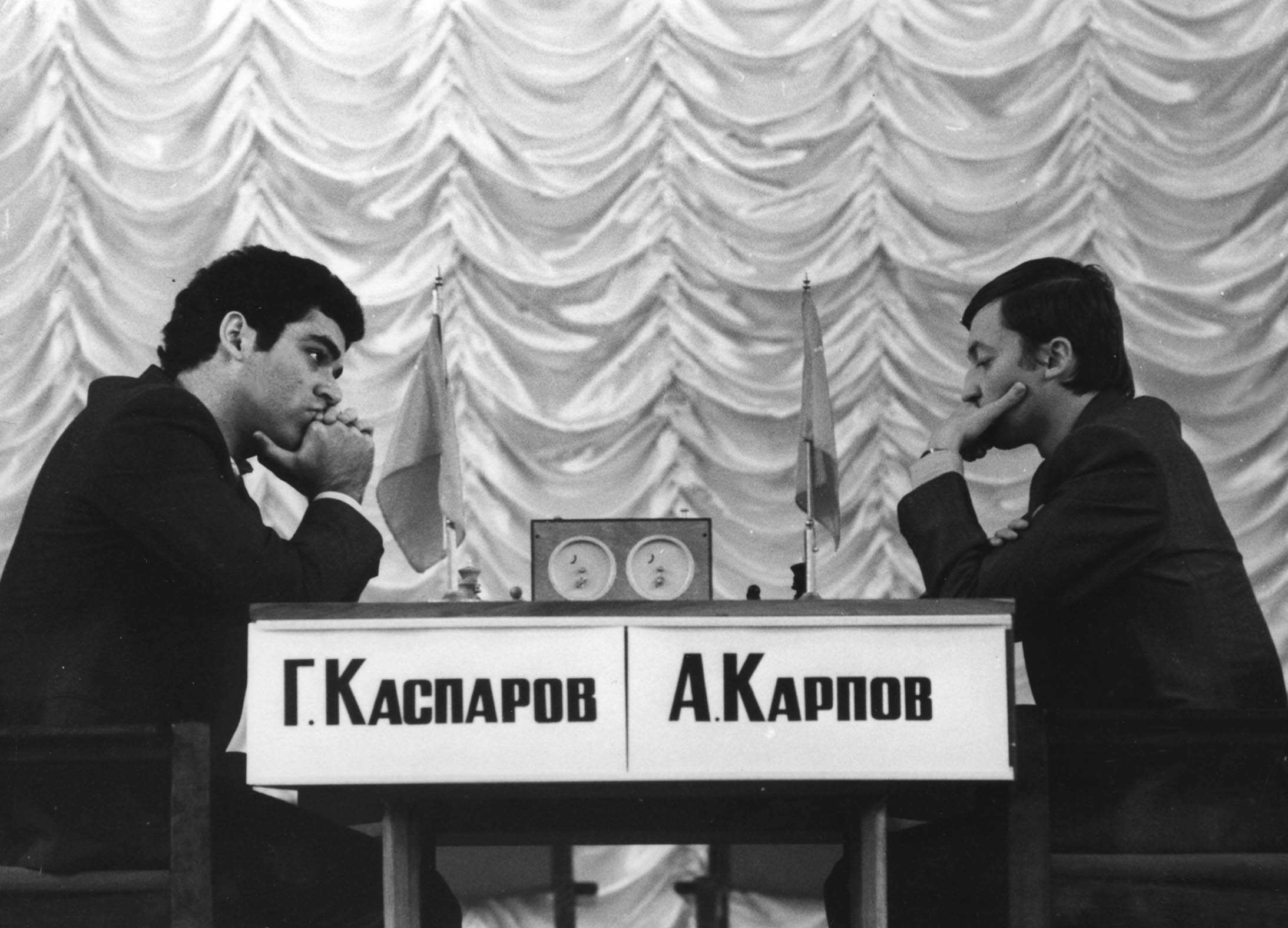 Karpov kasparov Black and White Stock Photos & Images - Alamy