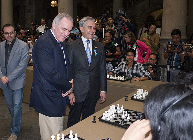 Kasparov at the Aquaprofit-Polgar Chess Festival
