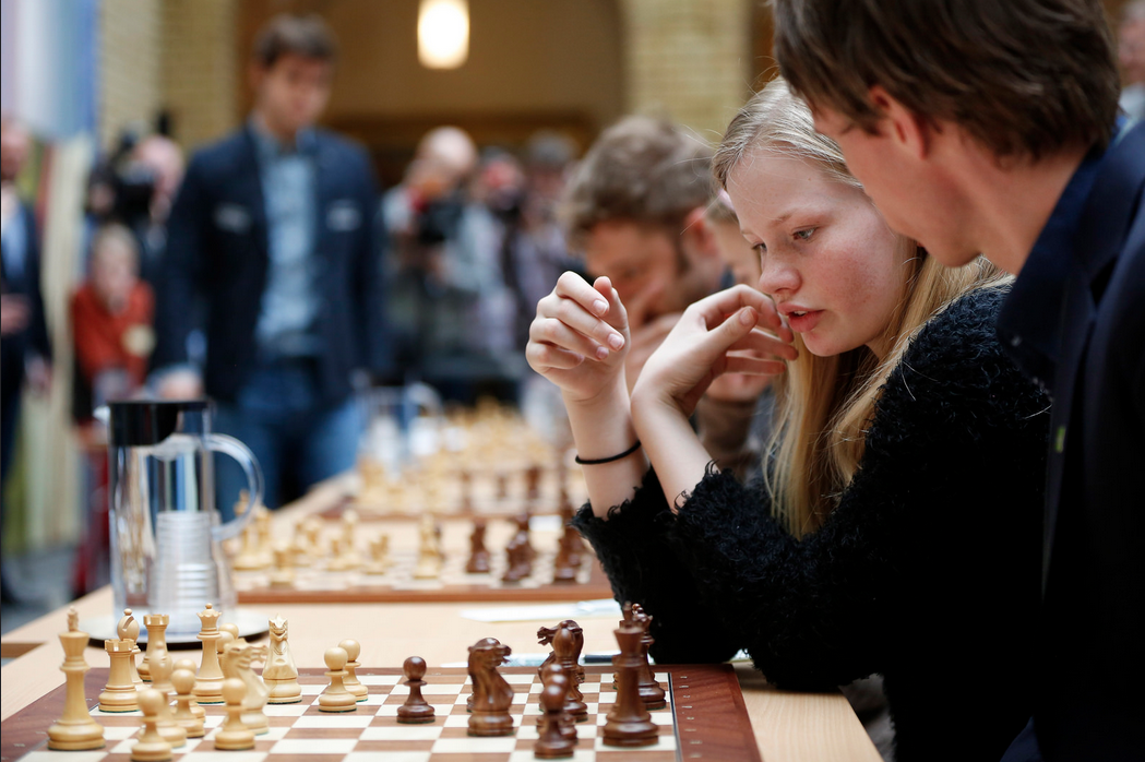 Magnus Carlsen and Garry Kasparov promote chess in Norwegian